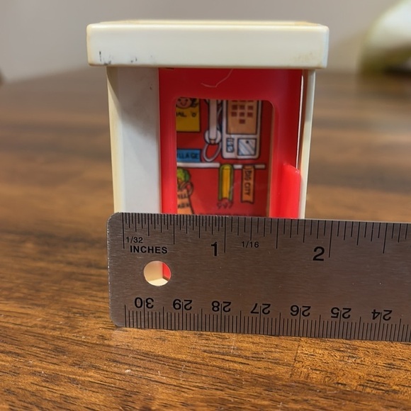 VINTAGE PRE OWNED FISHER PRICE LITTLE PEOPLE PHONE BOOTH WITH WORKING DOOR - Picture 10 of 11
